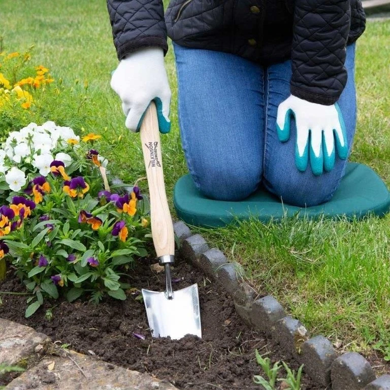 Wilkinson Sword Stainless Steel Long Handled Trowel - Image 4