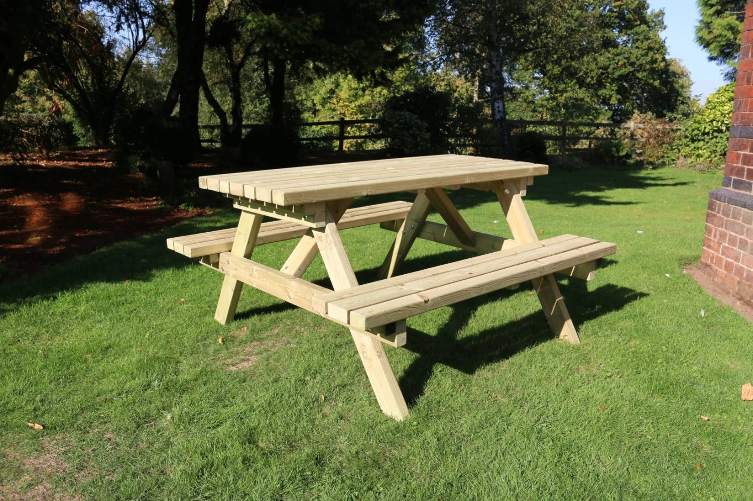 Churnet Valley Deluxe Picnic Table 1.5m - Image 2